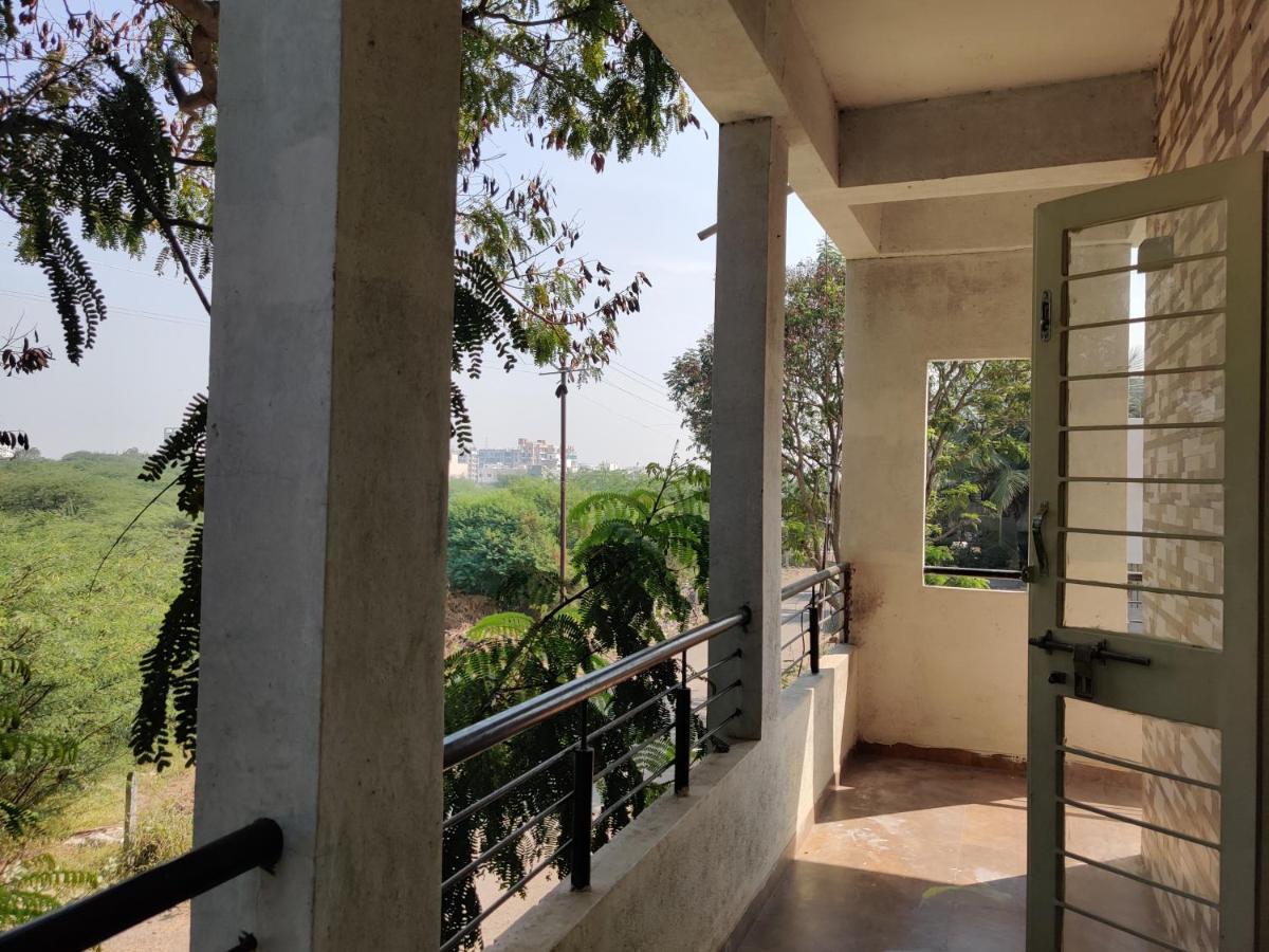 Rajlakshmi Niwas Apartman Szolápur Kültér fotó